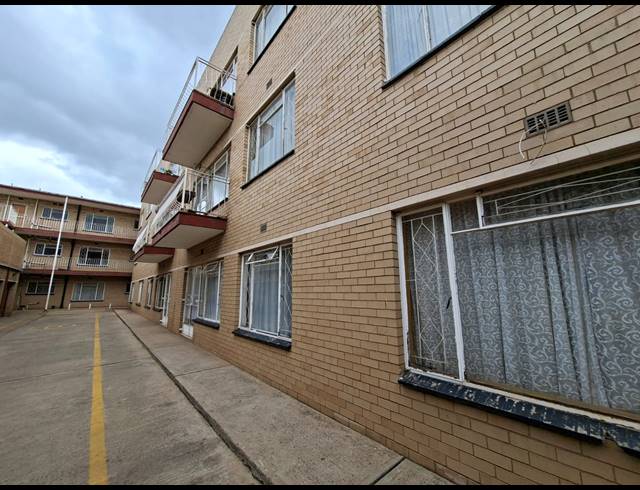 1 BEDROOM FLAT FOR SALE IN VEREENIGING CENTRAL